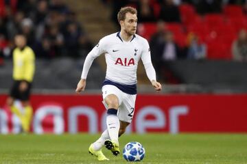 Class | Christian Eriksen controlling things for Tottenham Hotspur during the UEFA Champions League match against PSV.