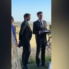 Está esperando en el altar y su prometida entra con el himno del Madrid: la reacción es oro