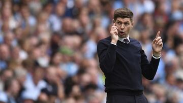 El entrenador del Aston Villa, Steven Gerrard, durante el partido contra el Manchester City de Premier League.