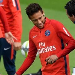 Emery aconseja a Neymar: "No debe caer en provocaciones"