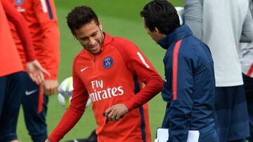 Emery aconseja a Neymar: "No debe caer en provocaciones"