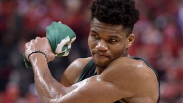 Giannis Antetokounmpo huyó de la rueda de prensa a la mitad: ésta es la posible explicación