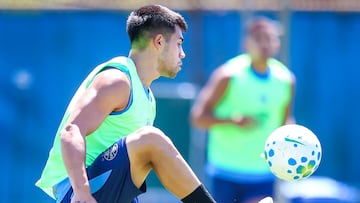 RS - FUTEBOL/ TREINO GREMIO 2025 - ESPORTES - Jogadores do Gremio realizam treino técnico durante a tarde desta segunda-feira, no CT Luiz Carvalho, na preparação para a partida valida pelo Campeonato Gaucho 2026. FOTO: LUCAS UEBEL/GREMIO FBPA