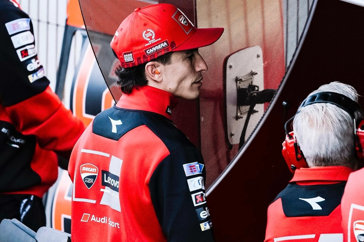 Marc Márquez en el muro de Ducati durante una carrera de MotoGP.