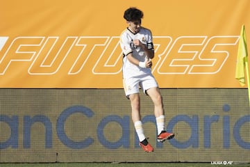 Alberto Ruiz celebra su gol de la final. Con siete en total, fue el pichichi del torneo. 