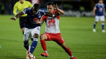 Andr&eacute;s Rom&aacute;n y Luis Manuel Seijas durante un partido entre Millonarios y Santa Fe