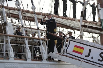 El Rey Felipe VI se despide de la Princesa de Asturias, Leonor de Borbn antes de la partida del Juan Sebastin Elcano