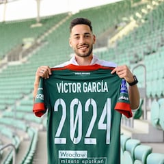 El Málaga negocia por Víctor García y Cristian se acerca al Eibar