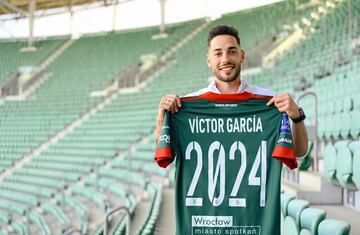 Víctor García, con el Slask.