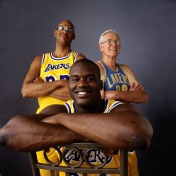 Tres de los cuatro grandes pívots de la hstoria de los Lakers: Kareem, Mikan y Shaquille. Sólo falta Chamberlain.