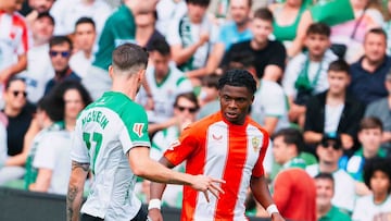 Almería y Leeds United acuerdan el traspaso de Ramazani por 11,7 millones de euros