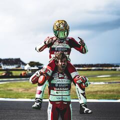 “No he parado de gritar dentro del casco al cruzar la meta”