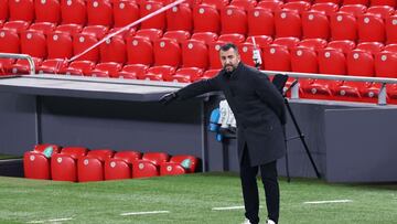 BILBAO, SPAIN - MARCH 07: Diego Martinez, Head Coach of Granada CF reacts during the La Liga Santander match between Athletic Club and Granada CF at Estadio de San Mames on March 07, 2021 in Bilbao, Spain. Sporting stadiums around Spain remain under stric