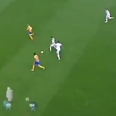 De Odegaard marcando un gol de bandera a una vaselina de PlayStation