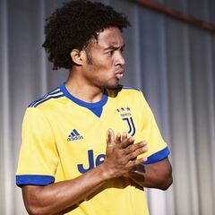 Cuadrado ya tiene puesta la camiseta visitante de Juventus