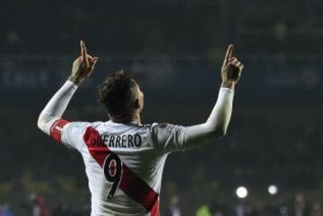 Paolo Guerrero qued&oacute; a un gol del m&aacute;ximo artillero hist&oacute;rico de Per&uacute;. Suma 25 goles contra 26 de Te&oacute;filo Cubillas.