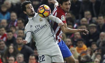 Isco, seen here tussling with Savic, gave a fine display at the Calderón.