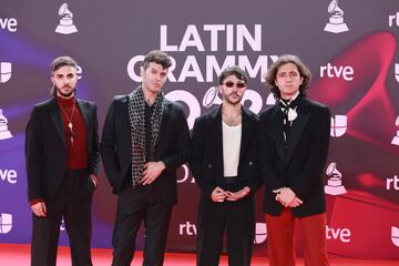 El grupo Arde Bogotá posa durante el photocall previo a la gala de entrega de los Latin Grammy 2023.