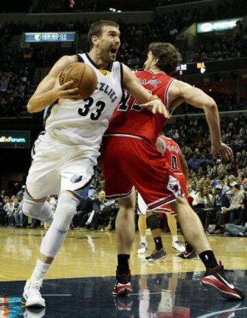 Mila Kunis y Ashton Kutcher, la pareja de moda que desata pasiones en el Staples