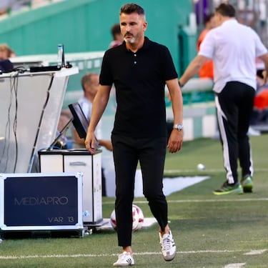 Ania apunta a la solidez defensiva para sumar lejos de El Arcángel