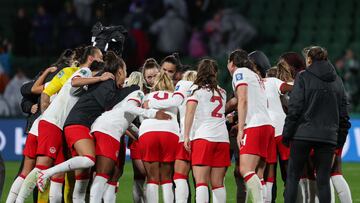 Las jugadoras de Canadá celebran su victoria ante Irlanda.