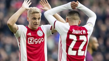 AMSTERDAM, 10-11-2019 JohanCruyff Arena , Dutch Eredivisie Football season 2019 / 2020 .  Ajax player Donny van de Beek and Ajax player Hakim Ziyech celebrating the 3-0 during the match Ajax - FC Utrecht