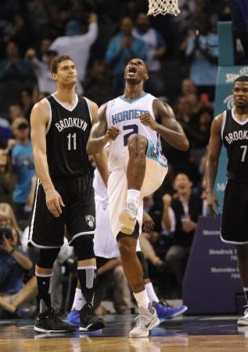 Charlotte Hornets y Marvin Williams.