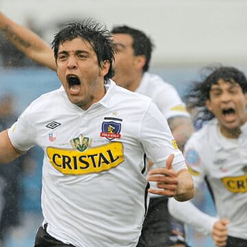 Javier Cámpora estuvo en Colo Colo en 2010, donde jugó 15 partidos y anotó 6 goles, con una media de  0,40 tantos por encuentro.