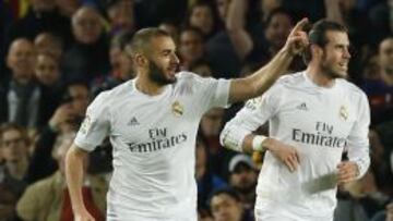 Benzema celebra su gol.