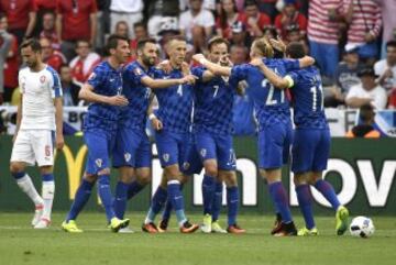 Los jugadores celebran el 1-0 de Ivan Perisic.