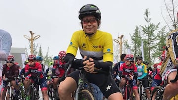 Sheyla Guti&eacute;rrez posa con el maillot de l&iacute;der antes de la &uacute;ltima etapa de la Panorama Ghizou International.