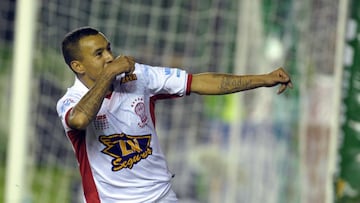 Huracán superó a Santa Fe en su lucha por eludir el descenso