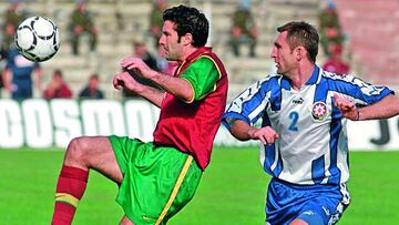 AZE01 - 19990904 - BAKU, AZERBAIJAN: Portuguese player Luis Figo (L) fights for the ball with an unidentified Arzerbaijan player, during their Euro 2000 qualifier in Baku, Saturday, 04 September, 1999.    EPA PHOTO LUSA/PAULO NOVAIS