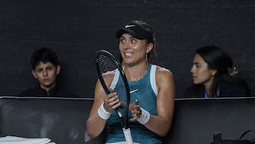 MEX4449. MÉRIDA (MÉXICO), 26/02/2025.- La tenista española Paola Badosa reacciona este miércoles, durante un partido frente a la rumana Jaqueline Cristian en el Mérida Open AKRON 2025, en Yucatán (México). EFE/ Lorenzo Hernández