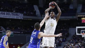 Trey Thompkins, ante el San Pablo Burgos.