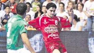 <b>IGUALDAD. </b>Matías, de ElPozo. Su equipo sólo pudo empatar.