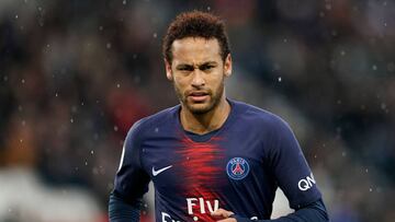 (FILES) In this file photo taken on May 4, 2019 Paris Saint-Germain&#039;s Brazilian forward Neymar looks on during the French L1 football match between Paris Saint-Germain (PSG) and OGC Nice at the Parc des Princes stadium in Paris. - Neymar failed to sh