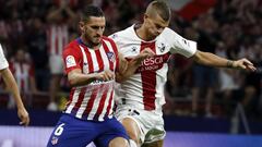 Koke controla el bal&oacute;n durante el partido de Liga Santander entre Atl&eacute;tico de Madrid y Huesca disputado en el Wanda Metropolitano.