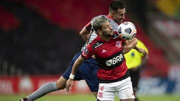 Futbol, Flamenco vs Union La Calera.
 Copa Libertadores 2021.
 El jugador de Flamenco De Arrascaeta, izquierda , disputa el bal&Atilde;&sup3;n con Christian Vilches de Union La Calera durante el partido del grupo G por Copa Libertadores en el estadio Maracan&Atilde;&iexcl;.
 Sao Paulo, Brasil.
 27/04/2021
 Jorge Rodrigues/AGIF/Photosport
 
 Football, Flamenco vs Union La Calera.
 Copa Libertadores Championship 2021.
 Flamenco&acirc;s player De Arrascaeta ,left , battles the ball against Christian Vilches of Union La Calera for group G during Copa Libertadores 2021 at Maracana  stadium in Sao Paulo, Brazil.
 22/04/2021
 Jorge Rodrigues/AGIF/Photosport