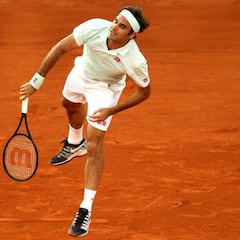 Federer asombra en su vuelta a la tierra: triunfo en 52 minutos