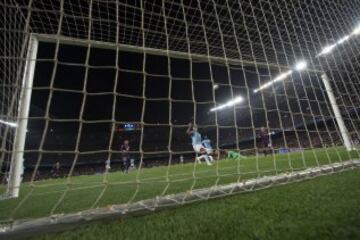 1-0. Rakitic anotó el primer gol.