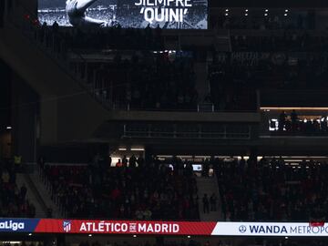 A minute's silence observed for former Sporting de Gijón and Barcelona player Enrique Castro 'Quini'.