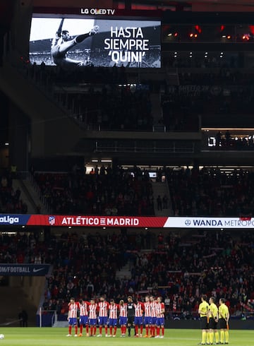 A minute's silence observed for former Sporting de Gijón and Barcelona player Enrique Castro 'Quini'.