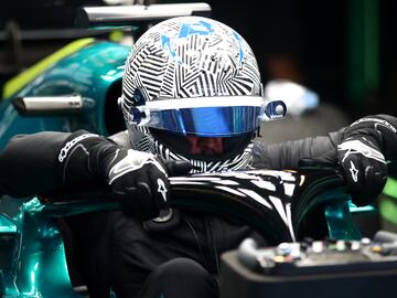 El piloto español ha arrancado su nueva etapa en la Fórmula 1, con Aston Martin en el test de neumáticos de 2023 en Abu Dhabi. Salió del ‘pit-lane’ en un AMR22 sin publicidad alguna.