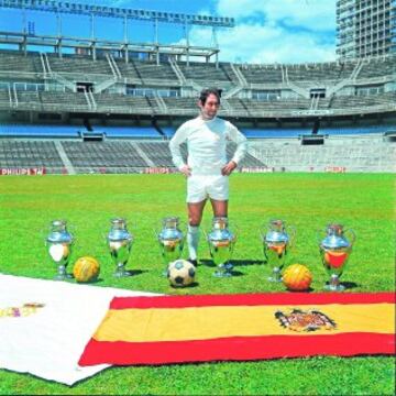 Estaba a punto de cumplir 38 años cuando Paco Gento, ' La Galerna del Cantábrico' anunció su despedida del Real Madrid. Gento se retiró tras 18 años en el Madrid y seis Copas de Europa 