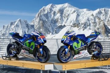 Sesi¨®n de fotos de la Yamaha YZR-M1s de Jorge Lorenzo y Valentino Rossi en Punta Helbronner con el Mont Blanc (4,810 m) de fondo.