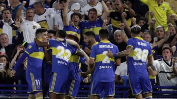 Boca Juniors' midfielder Martin Payero (L) celebrates with teammates after scoring a goal against Racing Club during the Argentine Professional Football League Tournament 2023 match at La Bombonera stadium in Buenos Aires, on April 30, 2023. (Photo by ALEJANDRO PAGNI / AFP)