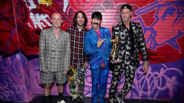 Red Hot Chilli Peppers en la alfombra roja de los MTV VMAs 2022.