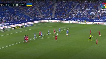 Una de las faltas más originales en años: golazo majestuoso del Rayo que petrificó a Espanyol