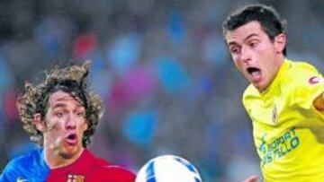 <b>EL CONTROL DEL EMPATE. </b>Llorente controló un balón lanzado desde la defensa, le hizo un nudo a Puyol y marcó el 3-3 en el último minuto del partido.